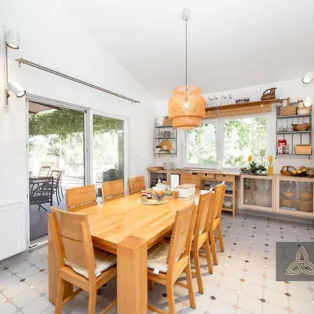 Eleona With Private Pool And Garden * Tugare