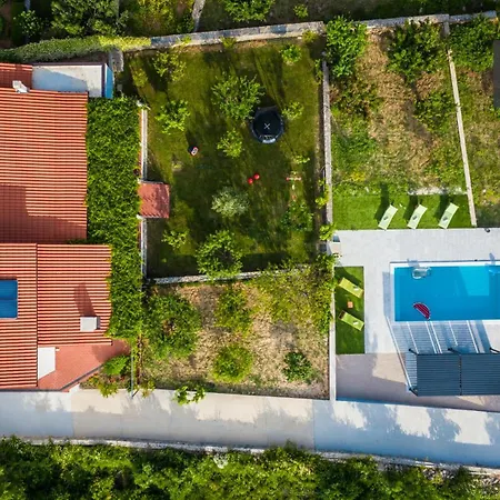 Villa Eleona With Private Pool And Garden Tugare