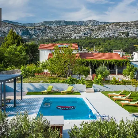 Eleona With Private Pool And Garden فيلة *