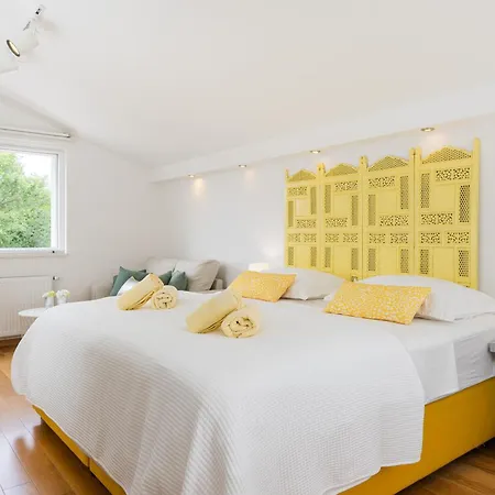 Eleona With Private Pool And Garden فيلة *