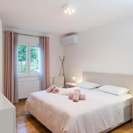 Eleona With Private Pool And Garden