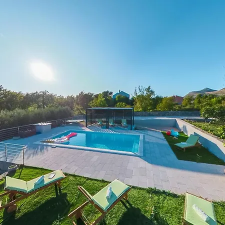 Eleona With Private Pool And Garden *