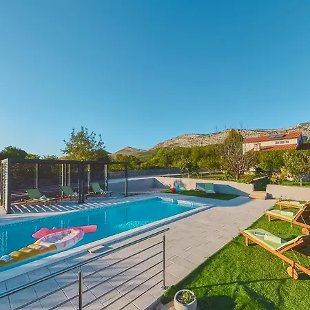 Eleona With Private Pool And Garden