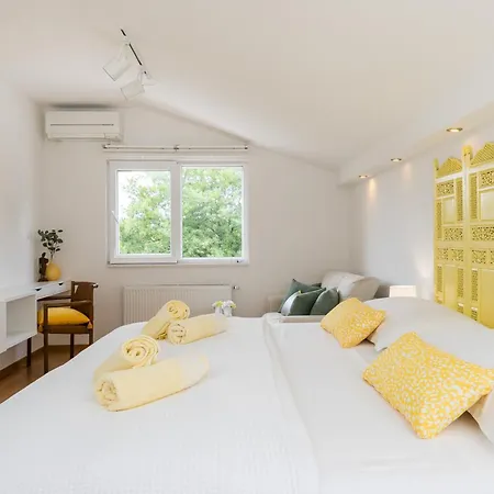 Eleona With Private Pool And Garden فيلة *